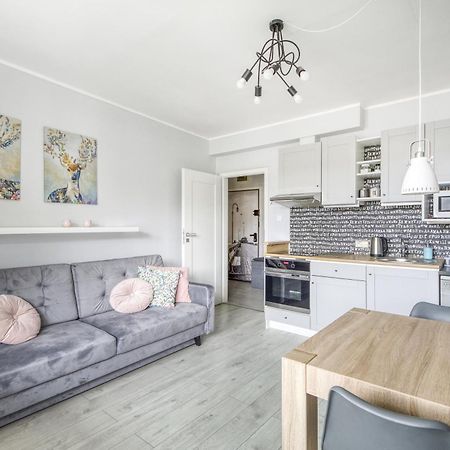 Gama Home Kondratowicza18 Varşovia Exterior foto